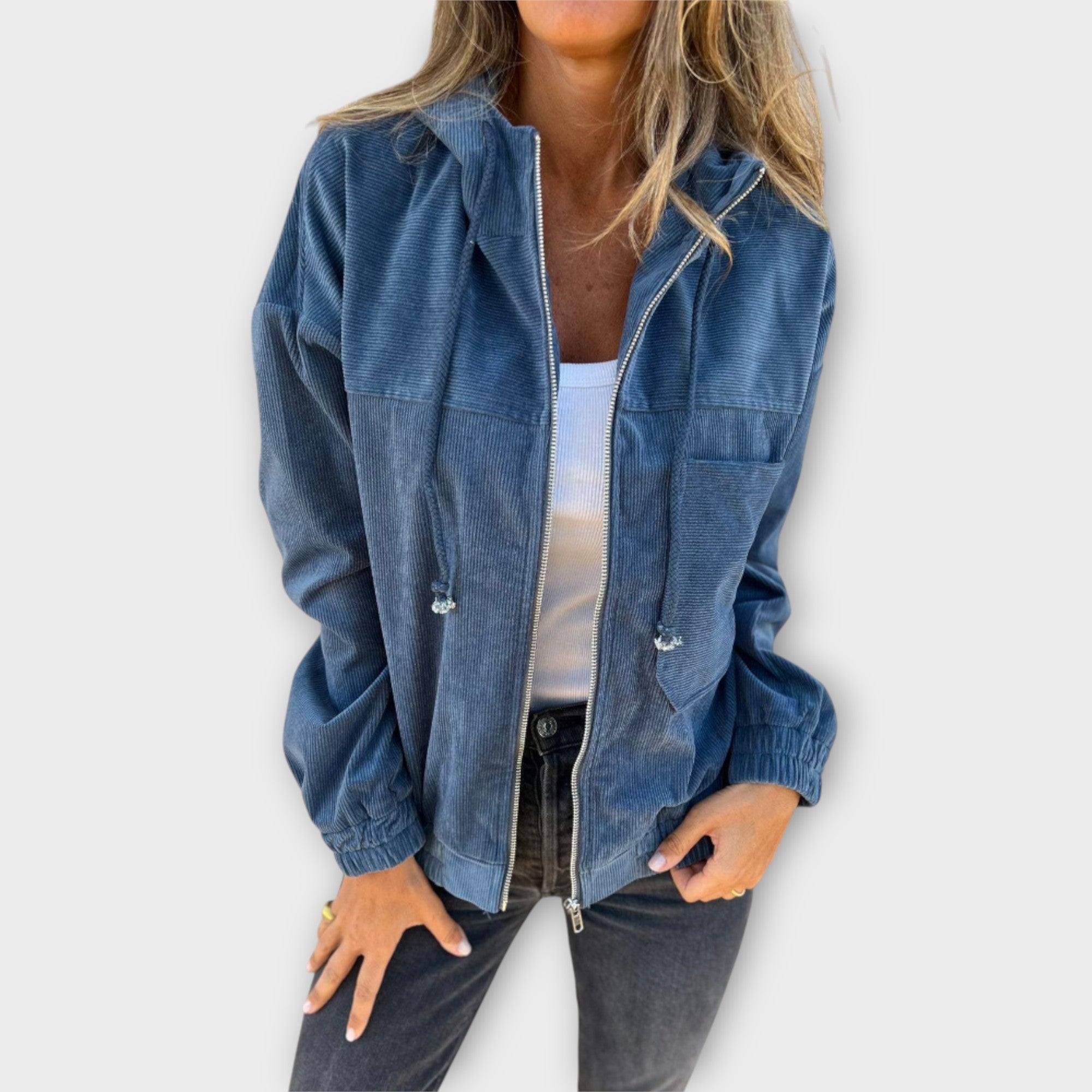 ז'קט עם רוכסן וכובע