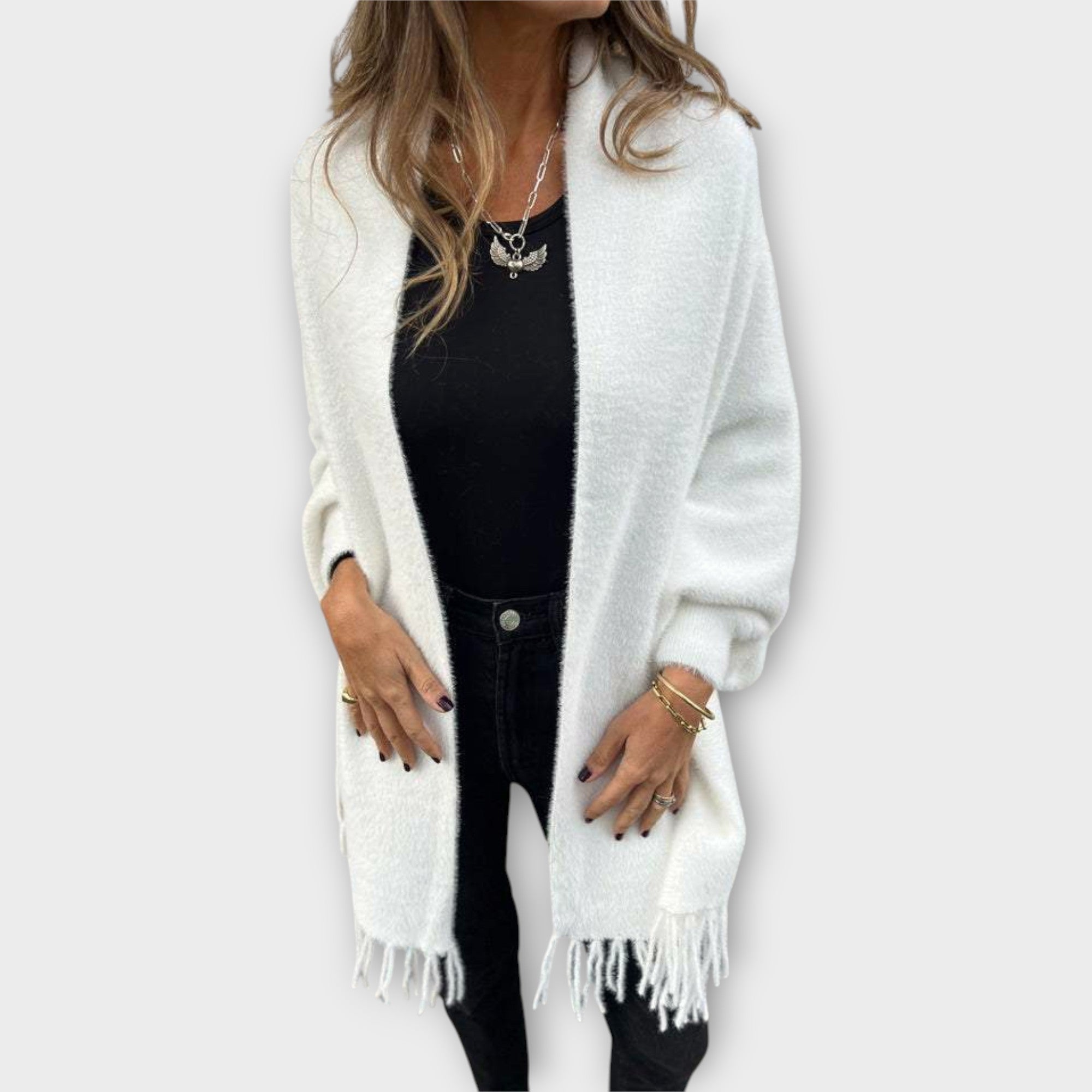 סוודר עם פומפונים