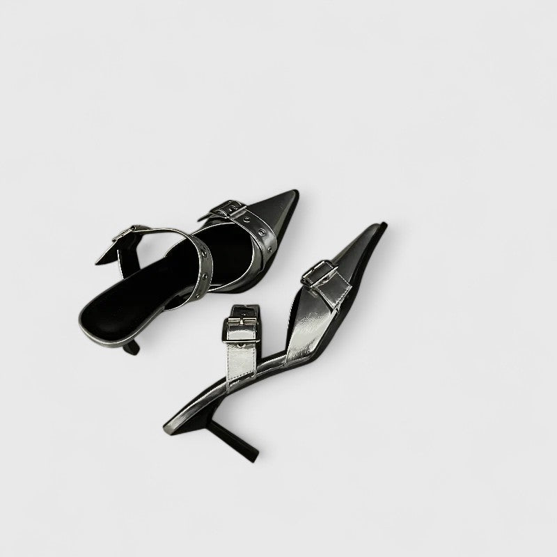 נעלי עקב עם אבזם מתכת