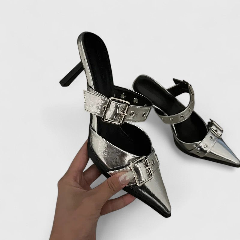 נעלי עקב עם אבזם מתכת