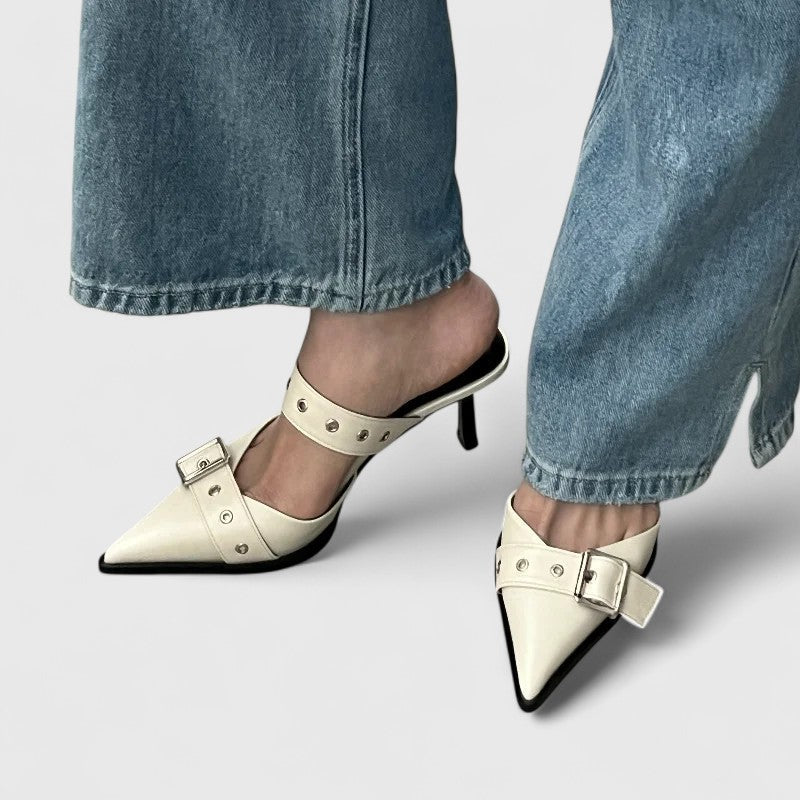 נעלי עקב עם אבזם מתכת